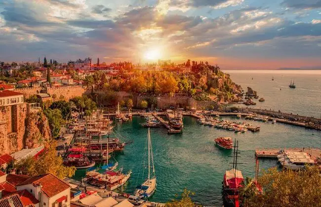 Antalya: A Popular Tourist Destination and Hub for Dental Tourism